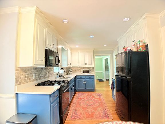 3rd image of 195 Lewis Robert Ln