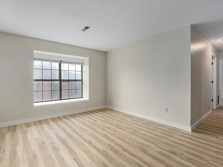 1221 S Park Ave #5 — Photo 7