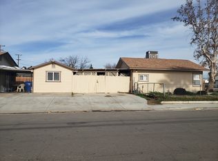 701 Lilac St #1/2, Bakersfield, CA 93308