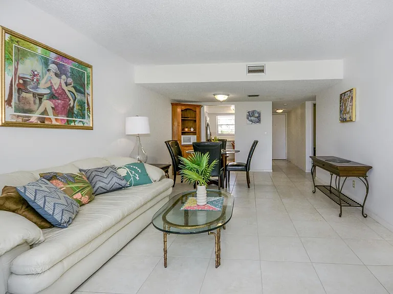 18081 SE Country Club Dr #26-256 — Photo 4