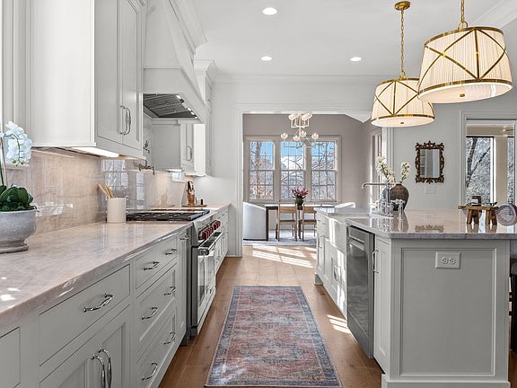 5th image of 126 E Drewry Ln