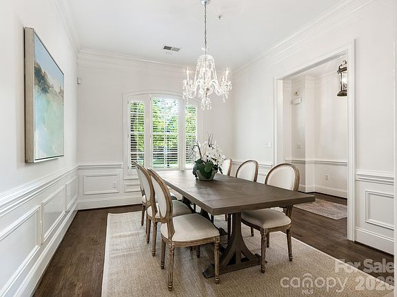 5th image of 221 Crownsgate Ct