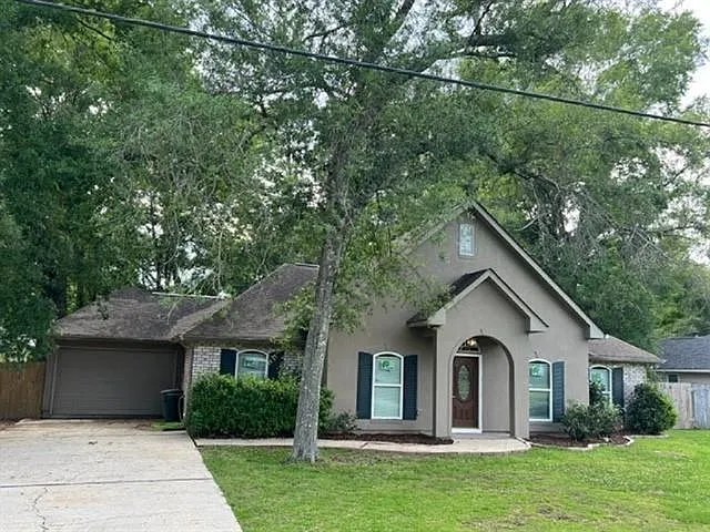64 Helen Dr — Photo 2