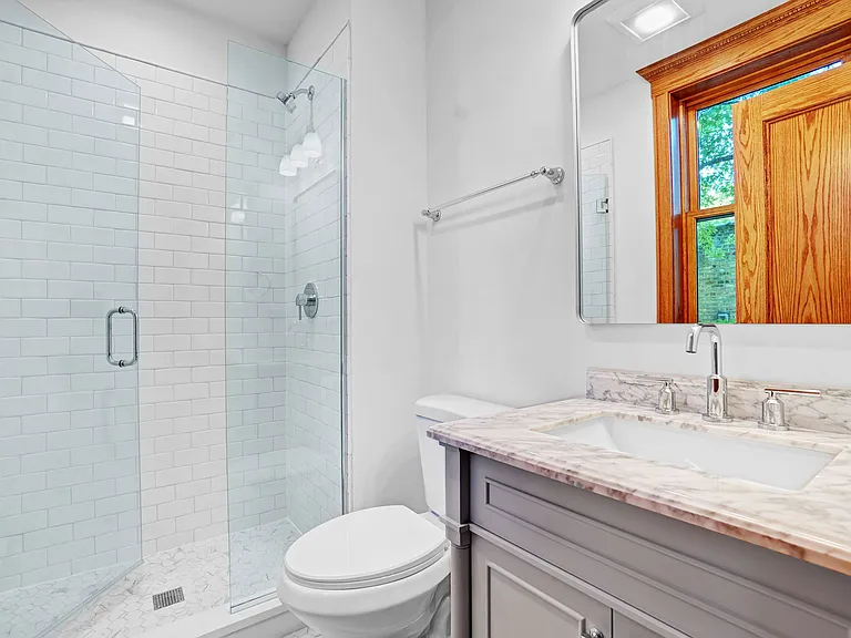 1233 N Hoyne Ave #2 — Photo 21