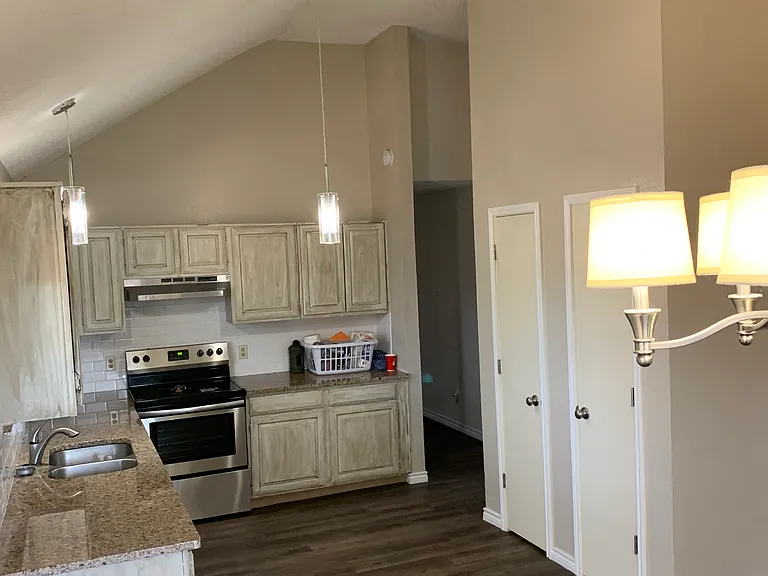 2881 Fenwick St — Photo 12