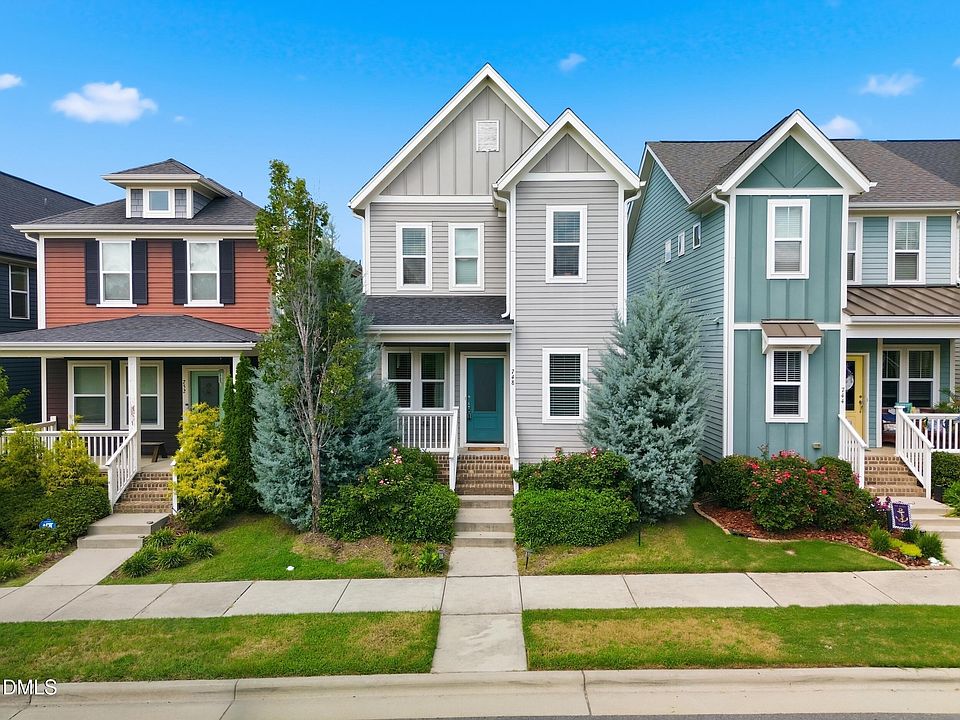 1st image of 748 Groveview Wynd