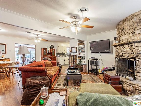 3rd image of 1305 Live Oak Dr