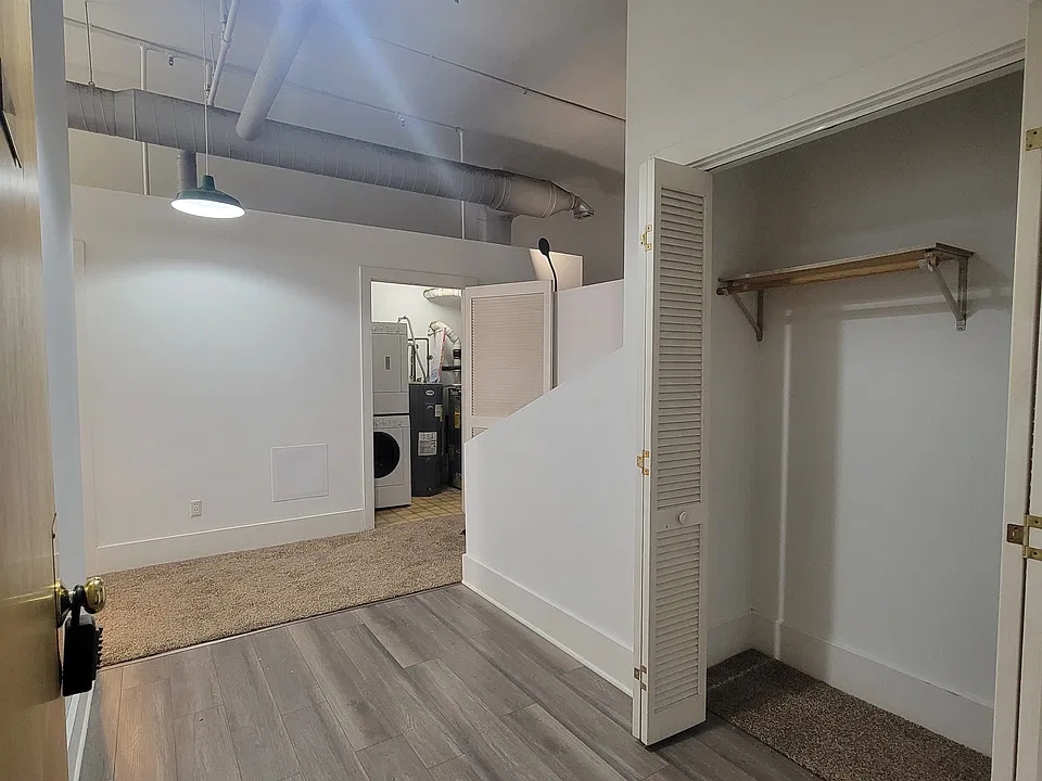 122 N 3rd St #220