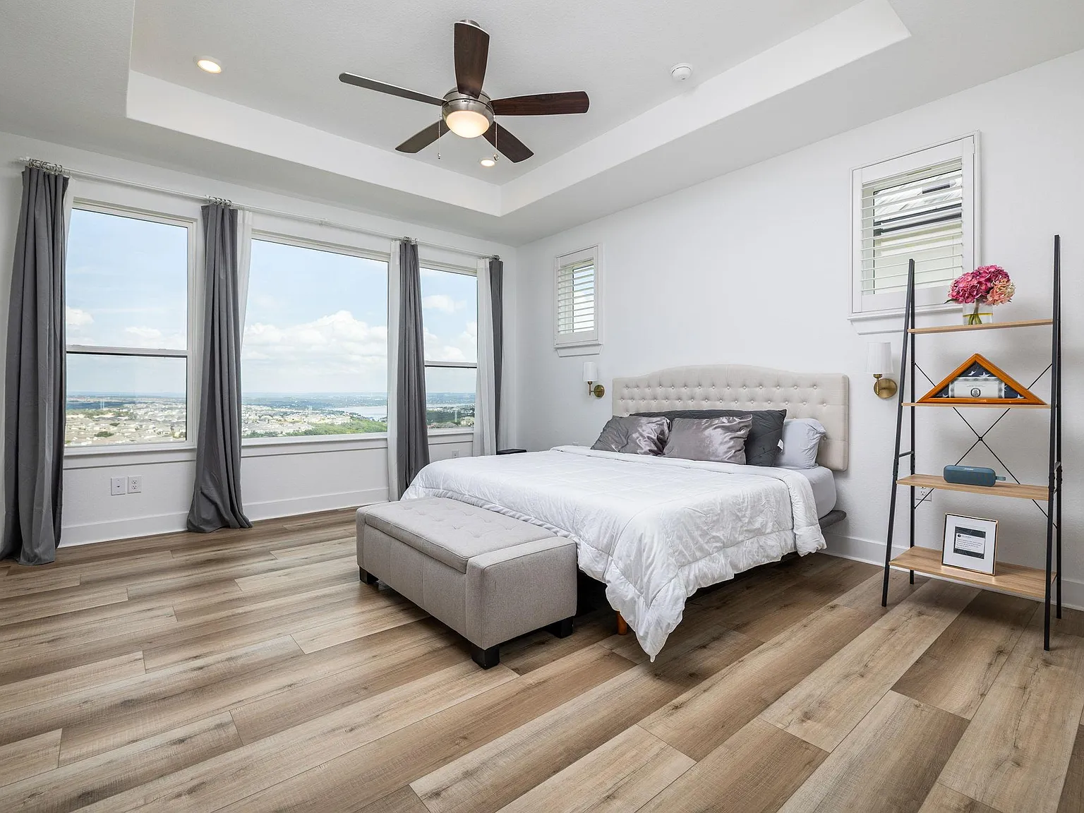 4 bed, 2.5 bath, 1840 sqft, $4,000 — Photo 3
