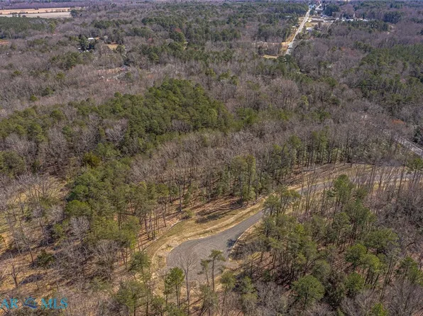 8 Irvington Rd, White Stone, VA 22578