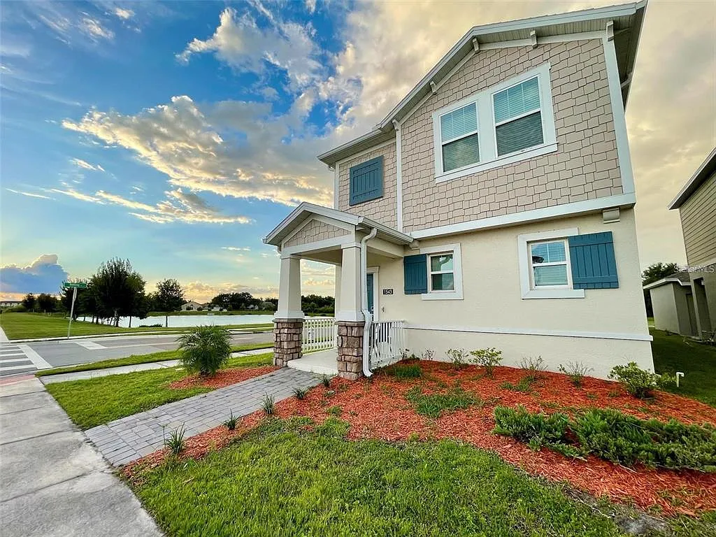 3 bed, 2.5 bath, 1802 sqft, $2,650 — Photo 2