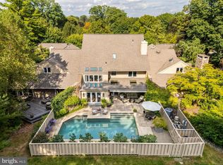 1034 Raffles Ln, Bryn Mawr, PA 19010