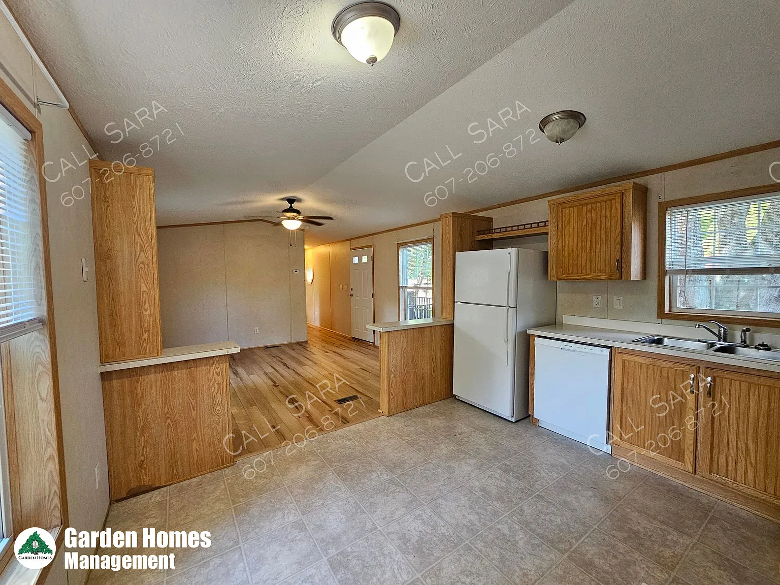 3 bed, 924 sqft, $1,350 — Photo 2
