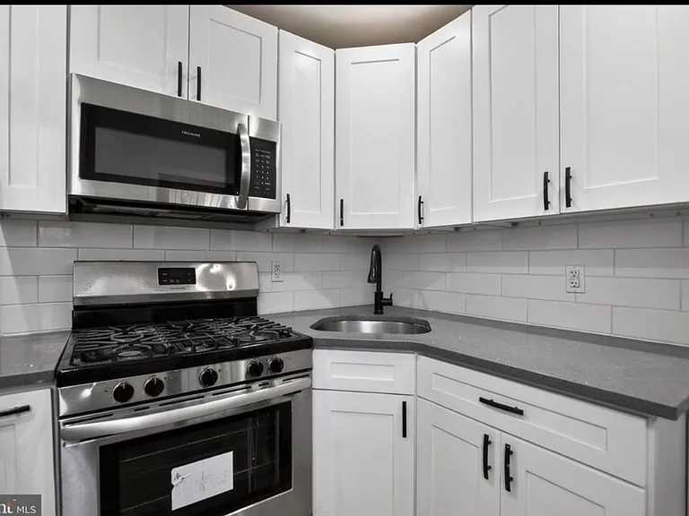 2505 S Sheridan St — Photo 6