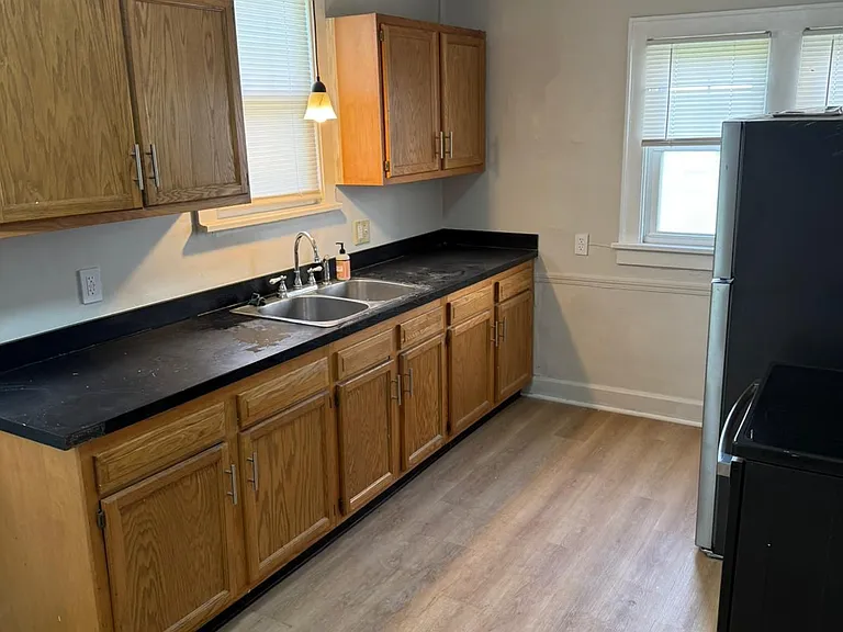 10th St NW — Photo 1