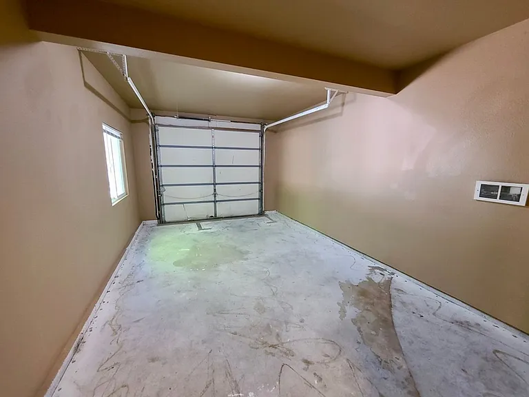 400 E River Ave — Photo 4