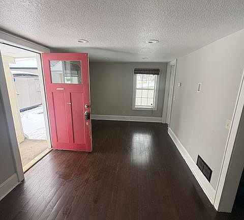 3rd image of 2522 15th Ave E