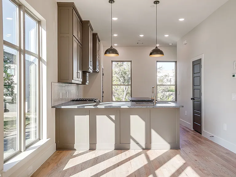 2820 Weisenberger St #110 — Photo 12