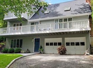 19 North Dr, Centerport, NY 11721