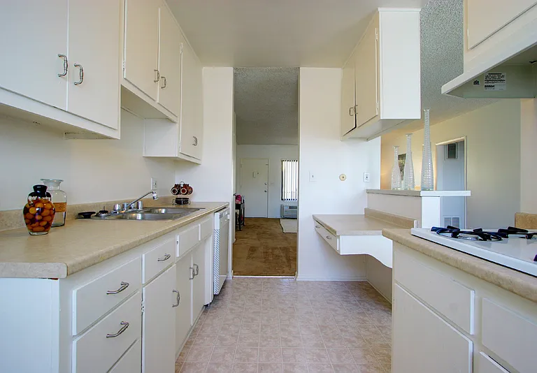 Castillian Apartments — Photo 2
