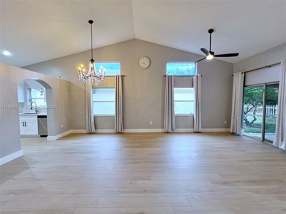 5th image of 13026 Hampton Lakes Cir