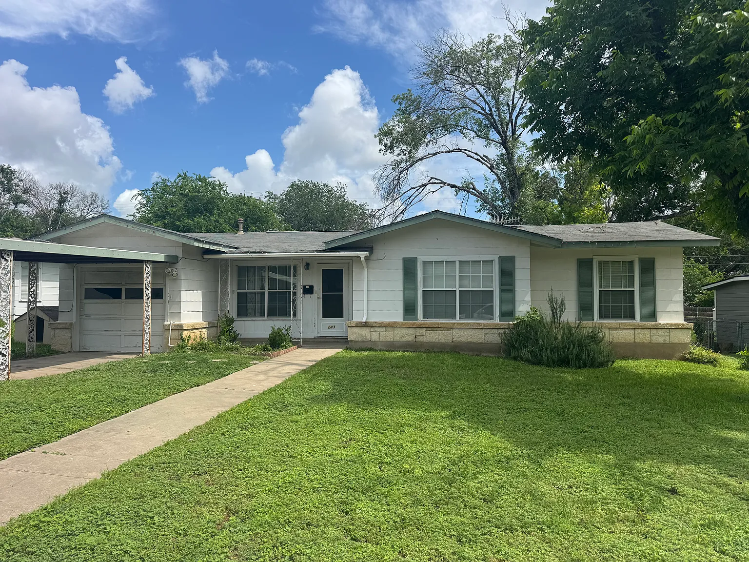 3 bed, 968 sqft, $1,500 — Photo 1