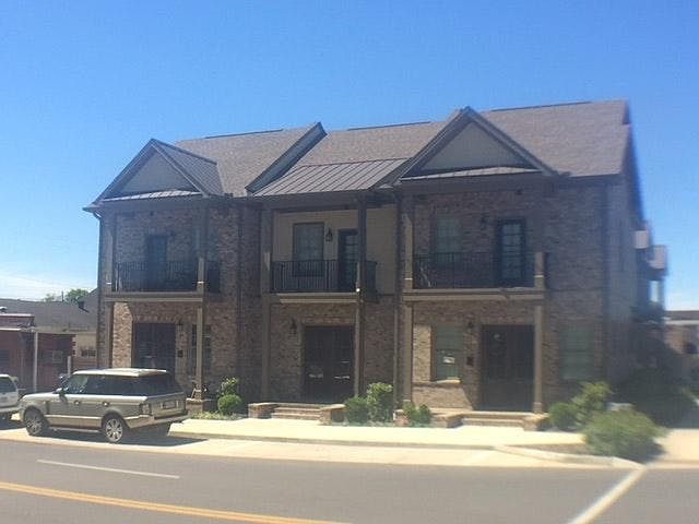 1st image of 806 21st Ave