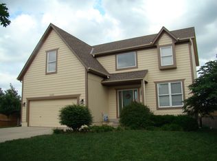 15325 S Fox Ridge Dr, Olathe, KS 66062