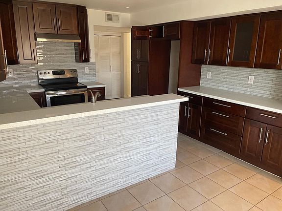 5th image of 1809 Peyton Ave Unit 306
