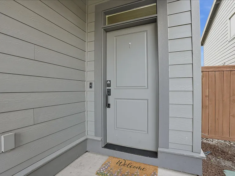 63148 NE Hadley Pl — Photo 4