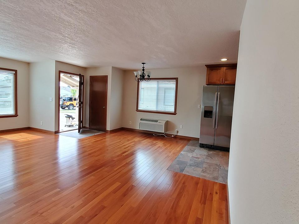 Open floor plan for a spacious feeling.