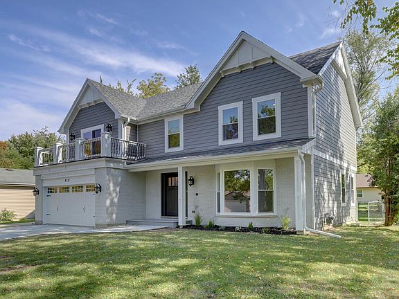 2nd image of 910 Applewood Ln
