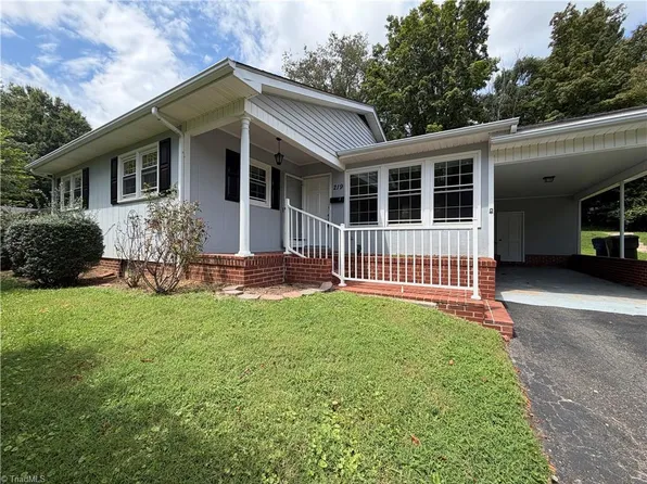 219 E Church St, Mount Airy, NC 27030