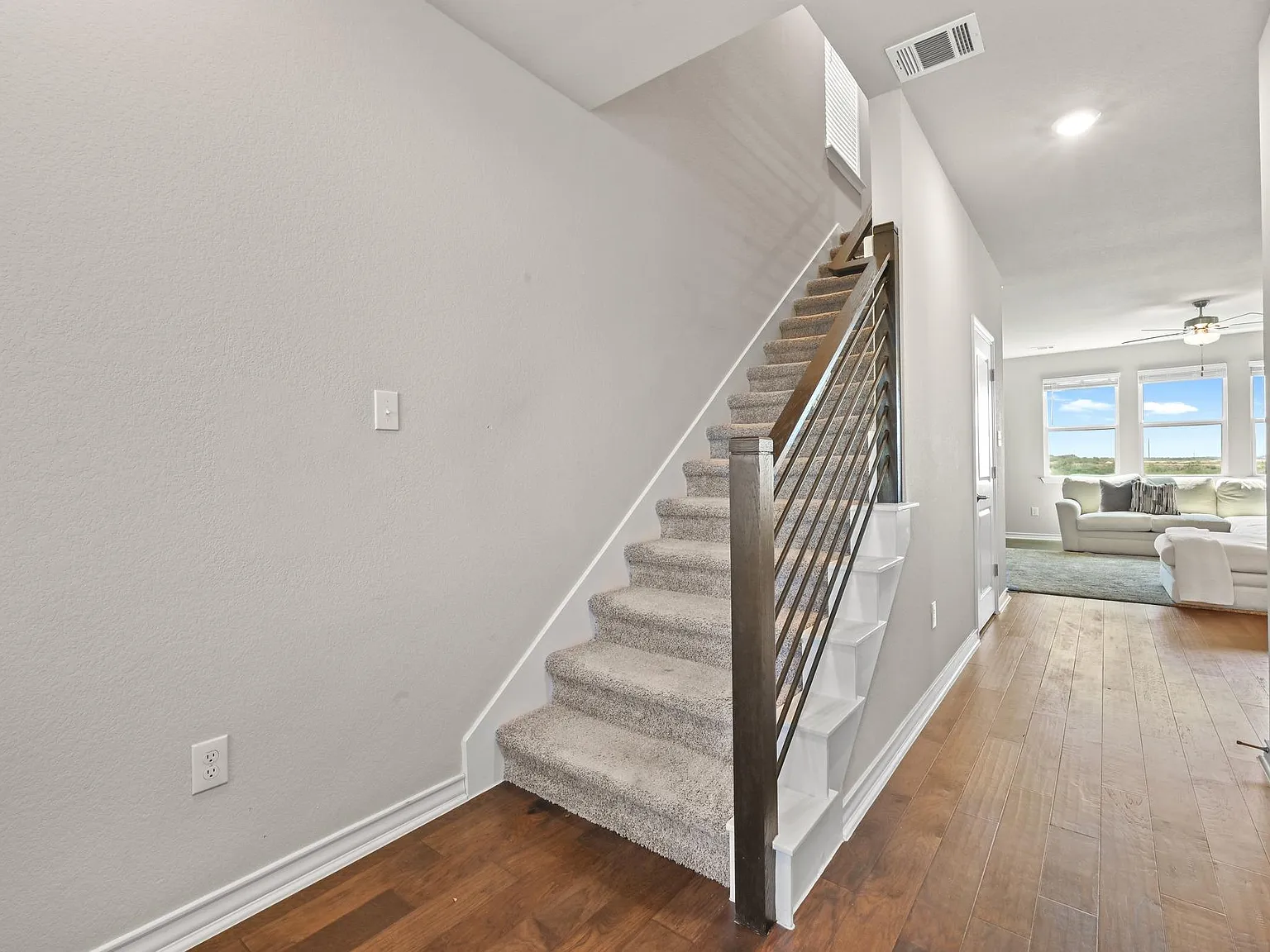 4 bed, 2.5 bath, 2161 sqft, $2,450 — Photo 4