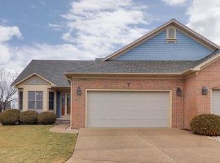 7 Spruce Ct, Bloomington, IL
