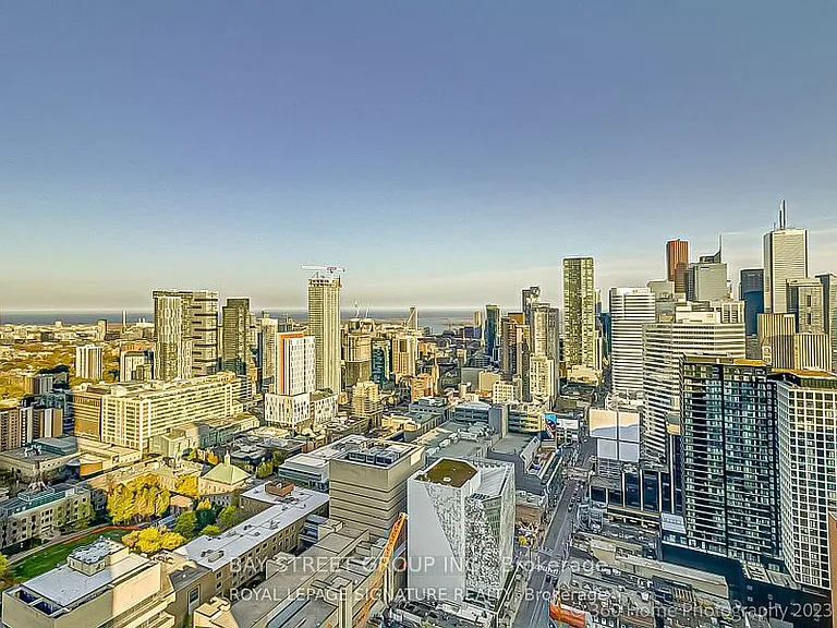 386 Yonge St #3907 — Photo 1