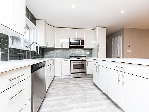 5th image of 2209 E 59th Pl