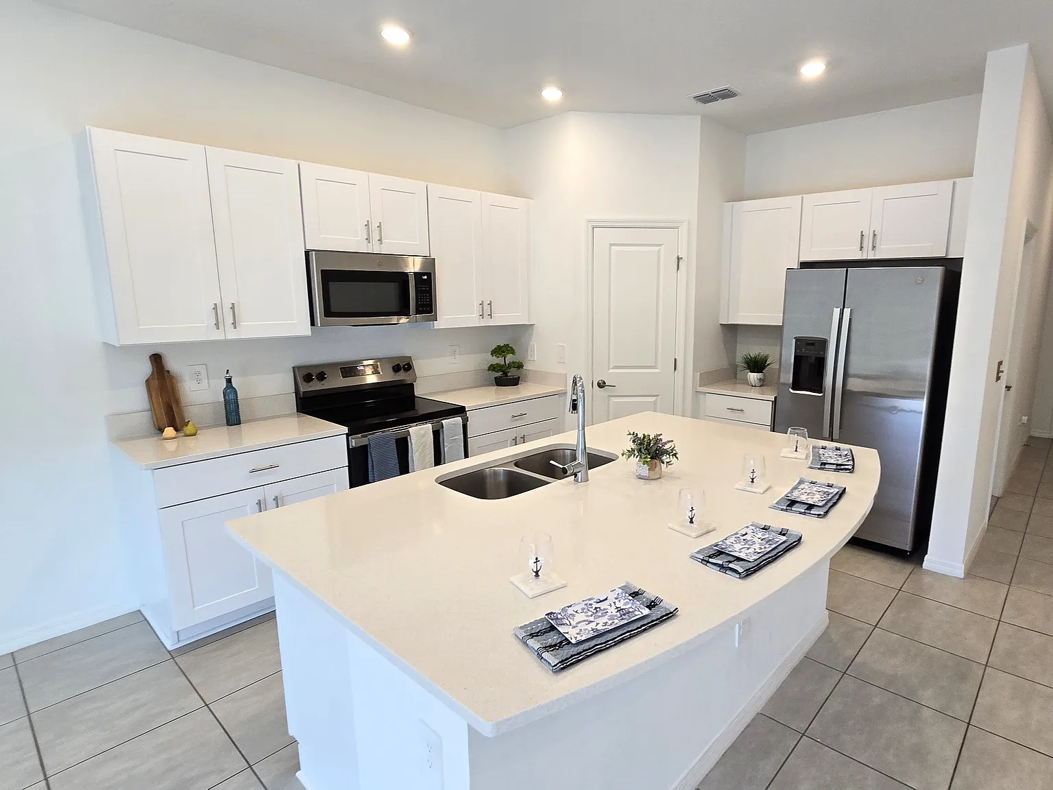 3 bed, 1720 sqft, $1,850 — Photo 2
