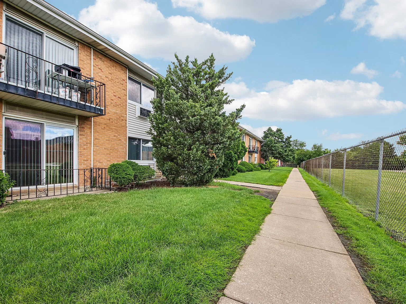 Park Ridge Commons — Photo 3