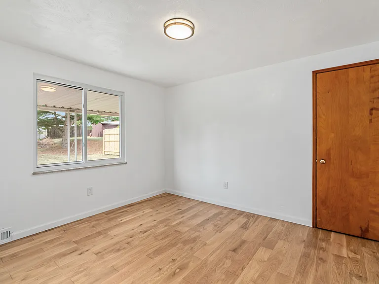 6355 Crestview Dr — Photo 12