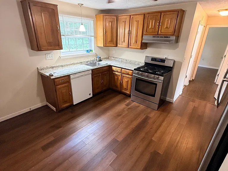 1081 Blue Hills Ave #B — Photo 3