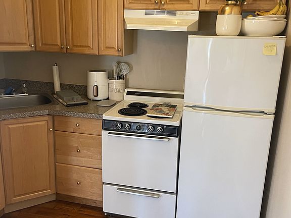 3rd image of 1436 Lombard St APT 2R