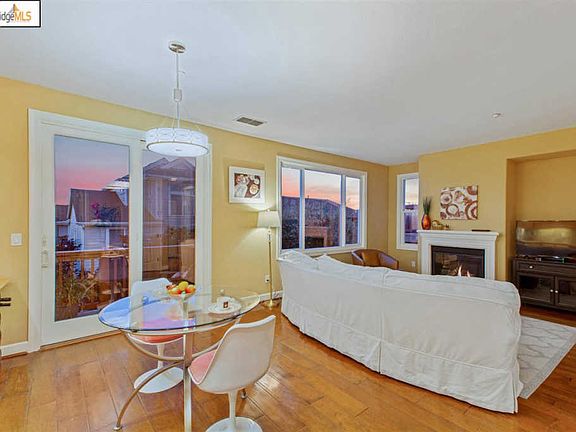 5th image of 504 Bridge View Ct