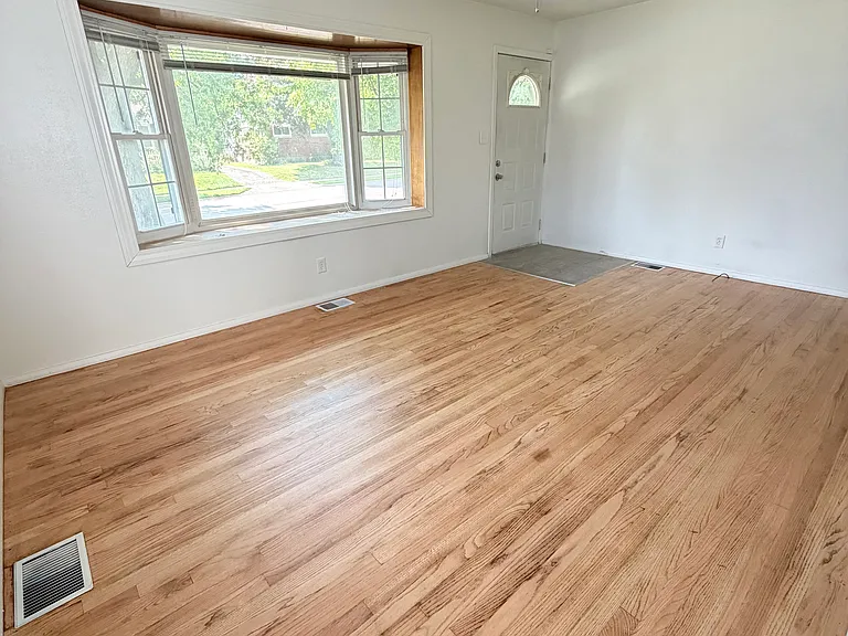 2624 Ferncliff Ave — Photo 2
