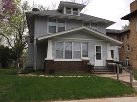 215 Ronalds St