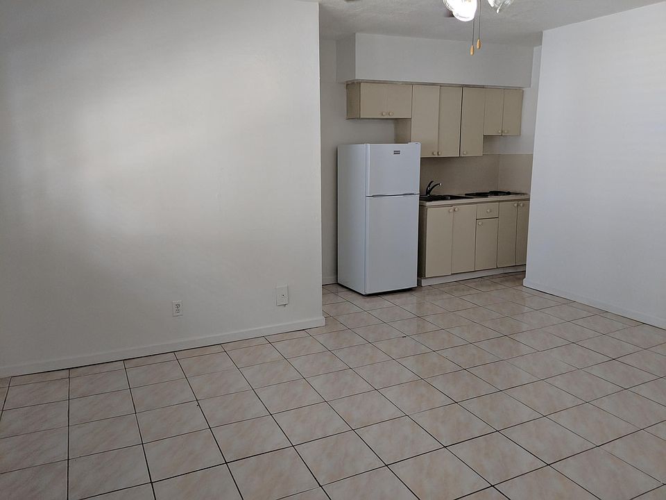 2nd image of 975 Biarritz Dr