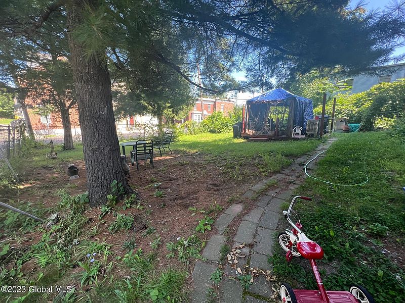 3rd image of 122 CLINTON Street