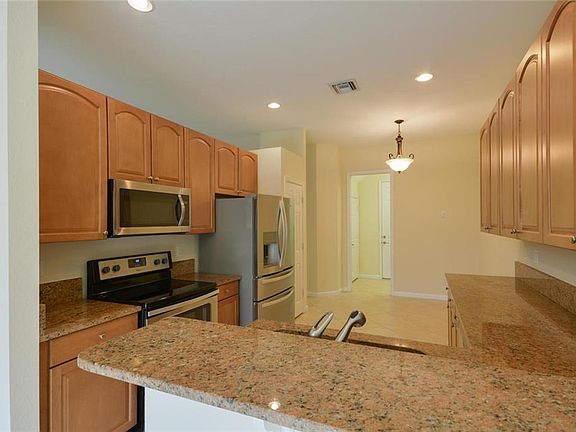 3rd image of 6646 SE Woodmill Pond Ln