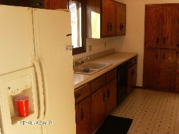 4th image of 11135 W Center St