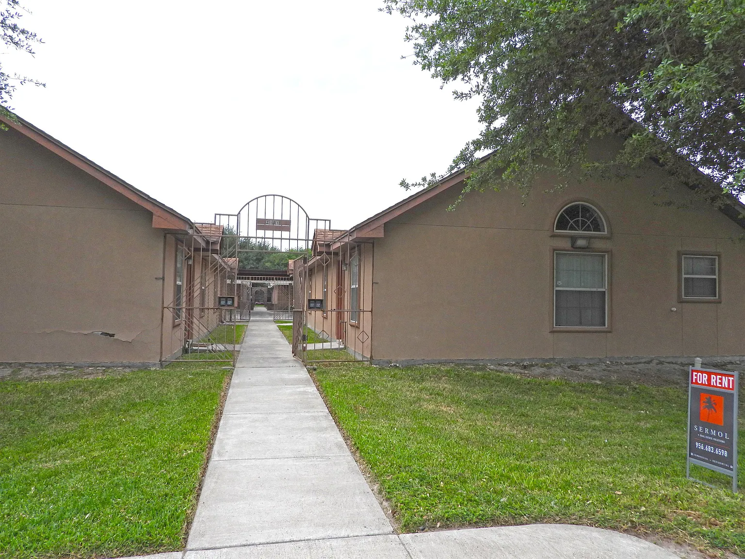 2101 Bahamas Drive - 3 — Photo 3